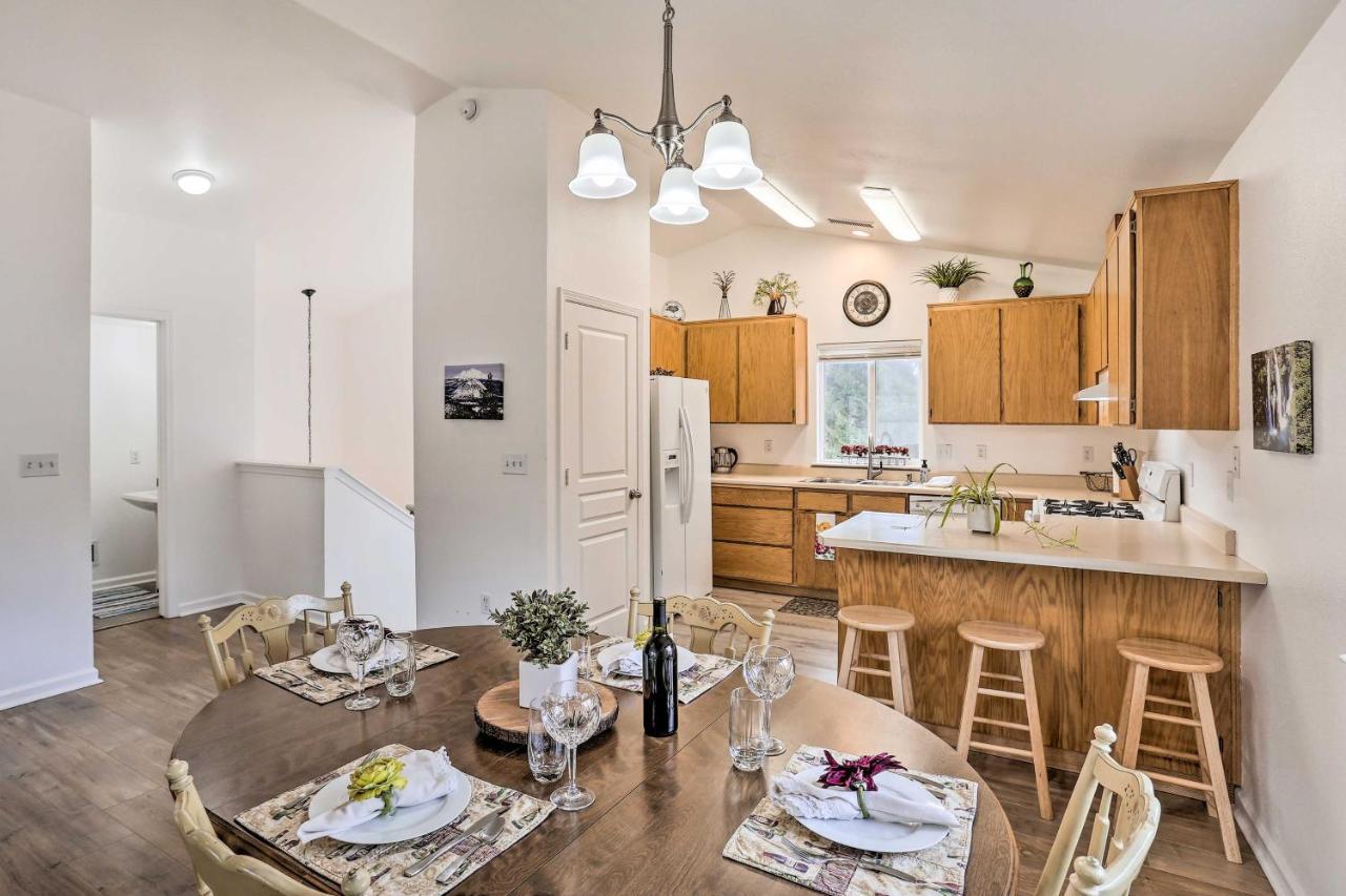 Villa Mount Shasta Escape With Balcony About Walk To Dtwn Esterno foto